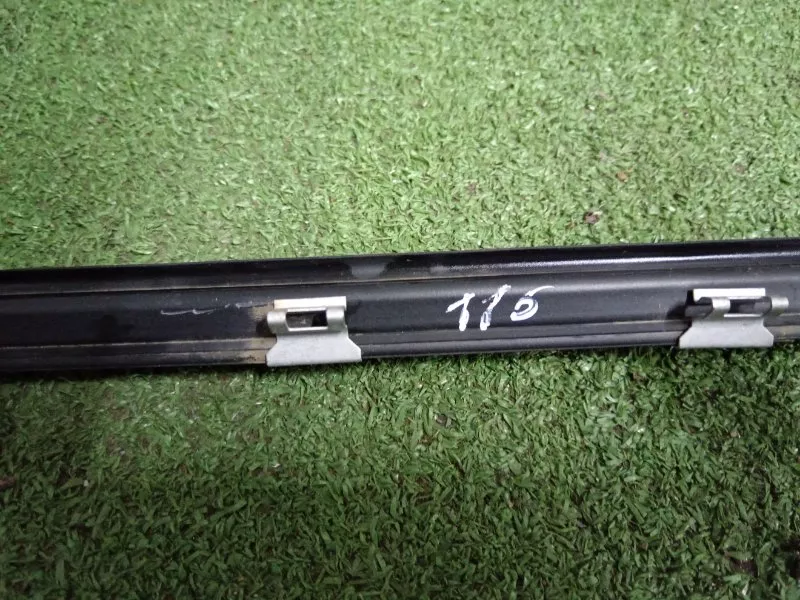 Уплотнитель стекла двери