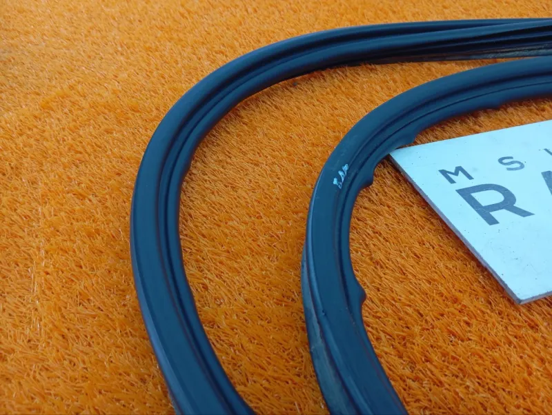 Уплотнитель багажника