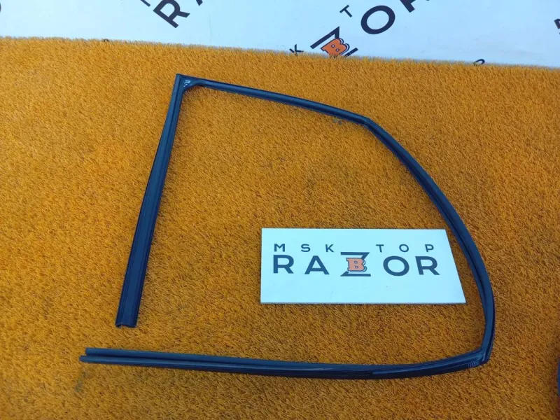 Уплотнитель стекла двери