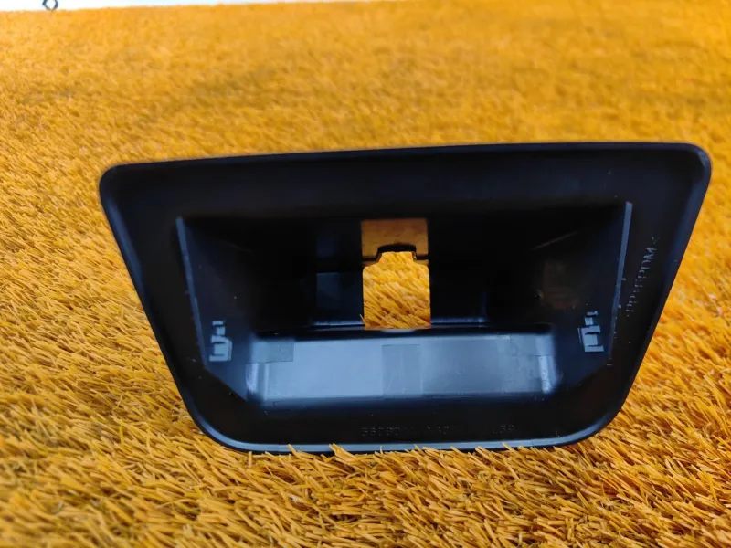 Накладка замка багажника