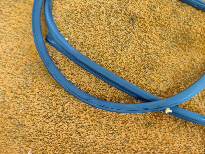 Уплотнитель двери