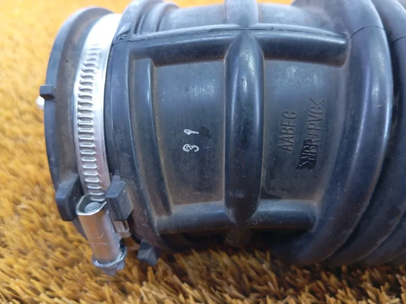 Патрубок воздушного фильтра