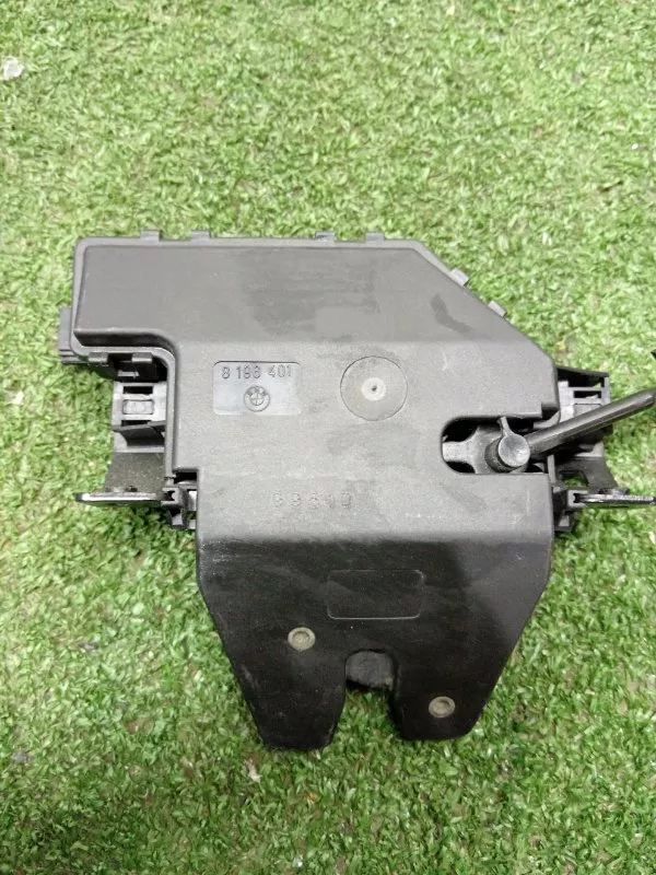 Замок багажника