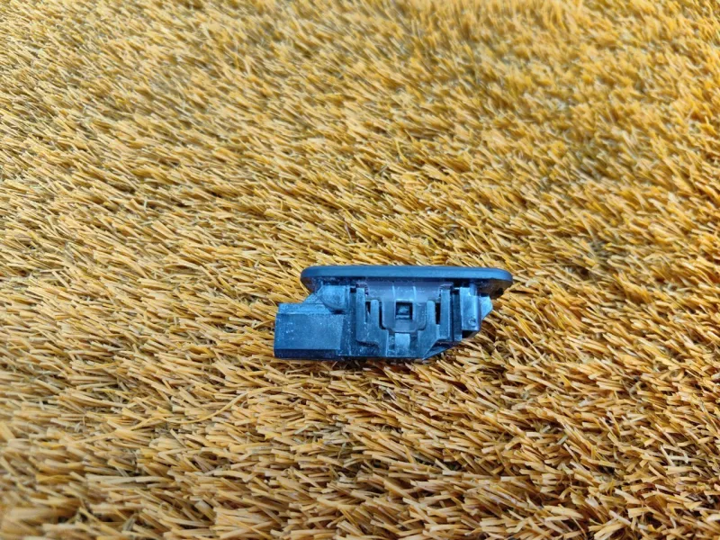 Плафон подсветки бардачка