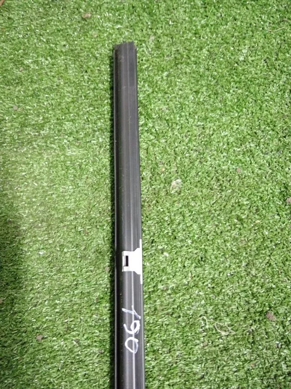 Направляющая стекла двери