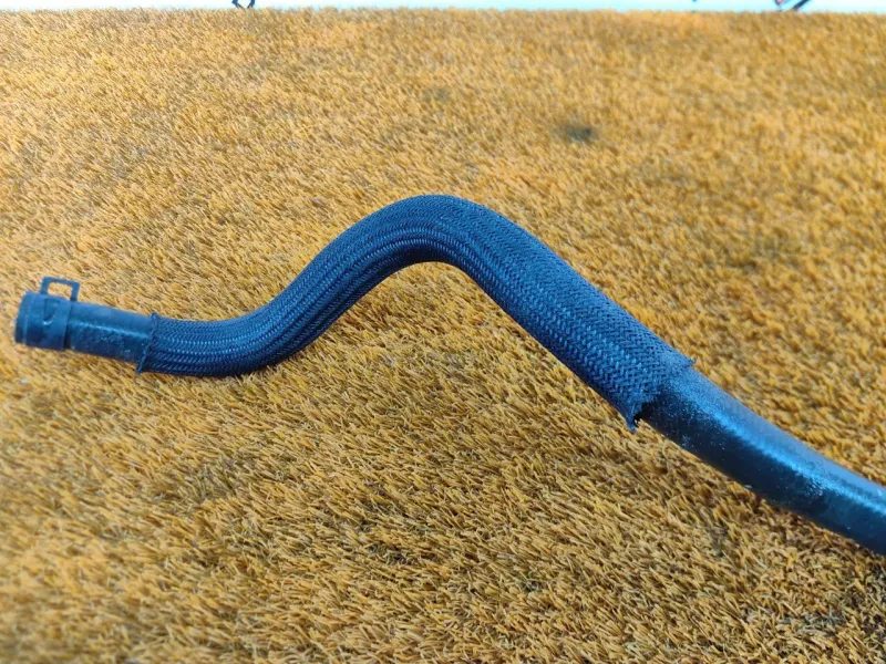 Патрубок системы охлаждения