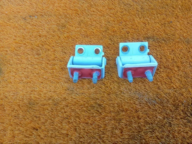 Петли двери багажника