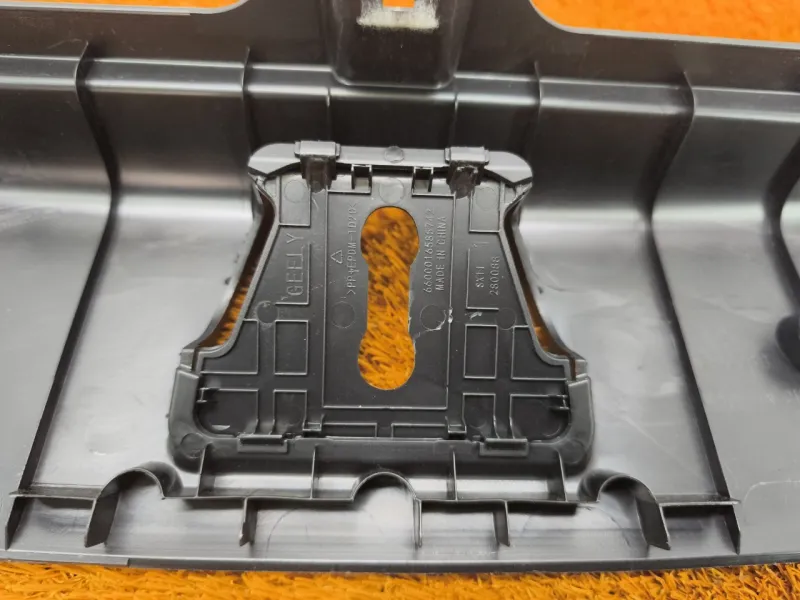 Накладка замка багажника