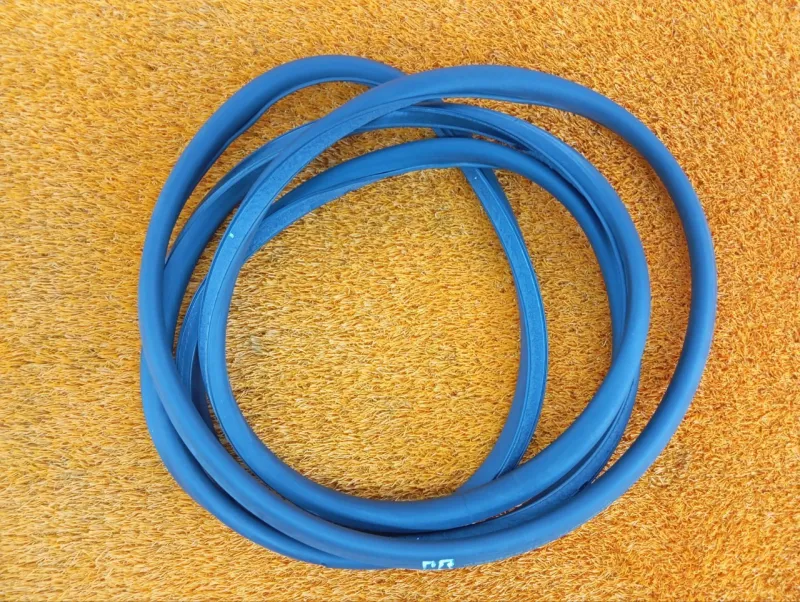 Уплотнитель проема двери