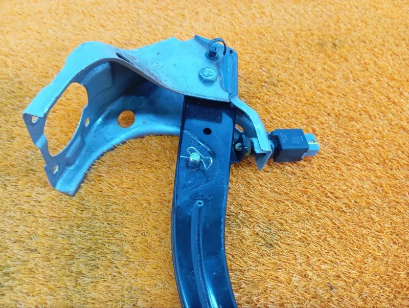 Педаль тормоза