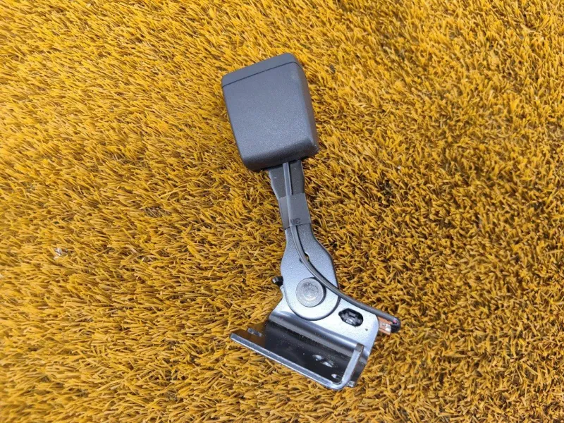 Ответная часть ремня безопасности