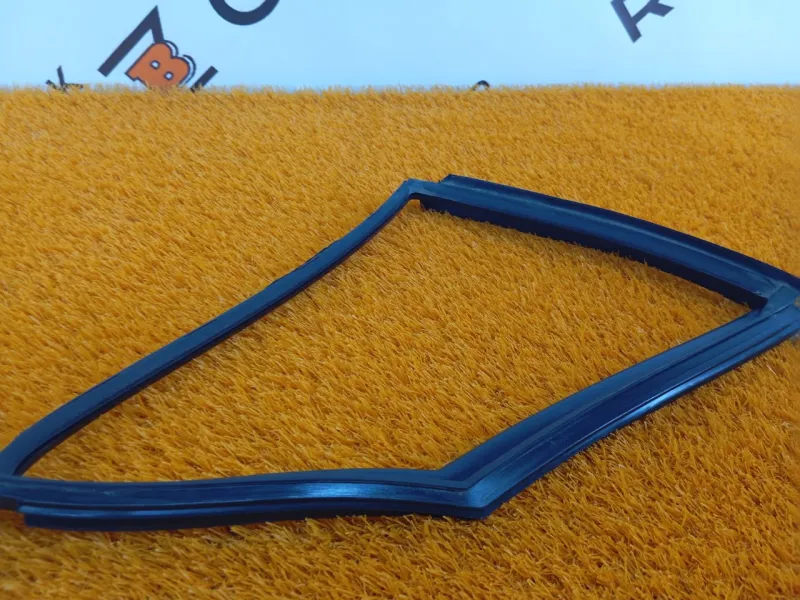 Уплотнитель стекла двери