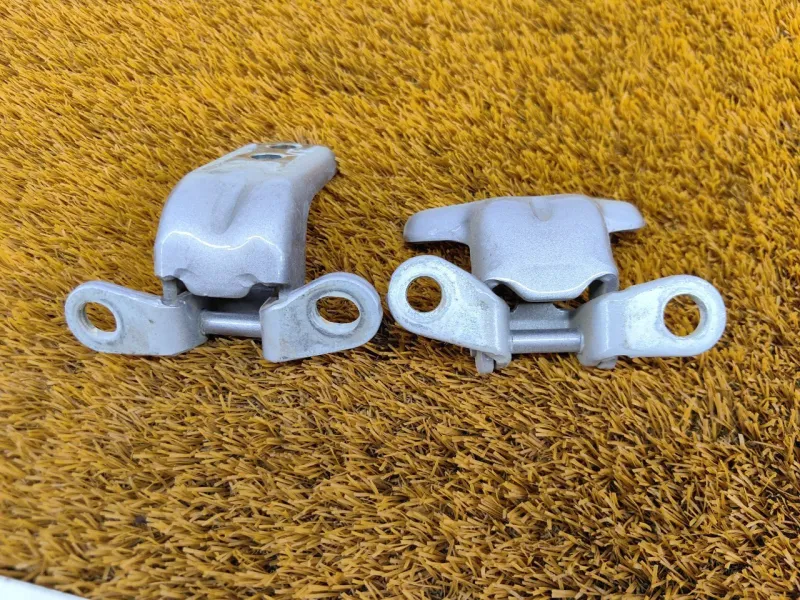 Петля двери