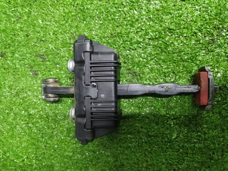 Ограничитель двери