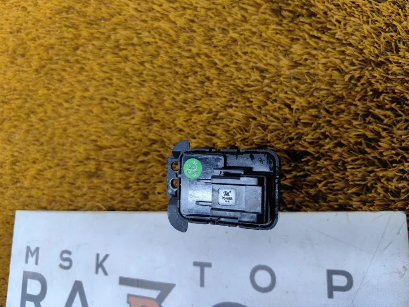 Кнопка стояночного тормоза