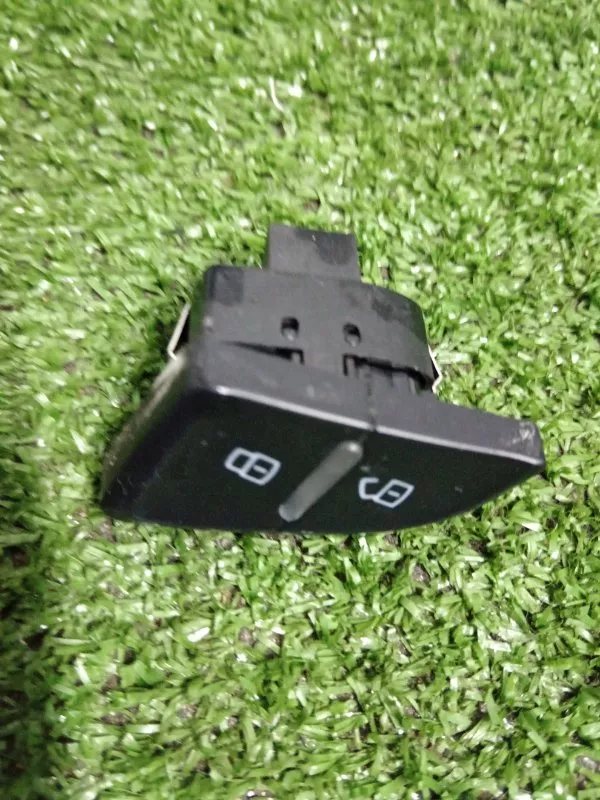 Кнопка центрального замка