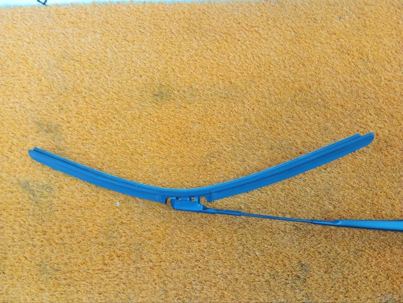 Поводок стеклоочистителя лобового стекла