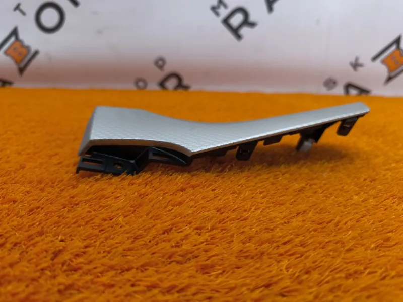 Декоративная накладка торпедо под дефлектор