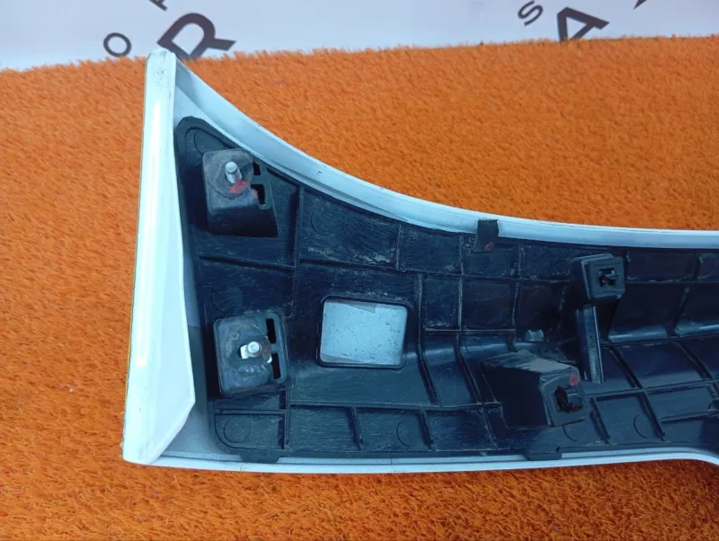 Накладка крышки багажника