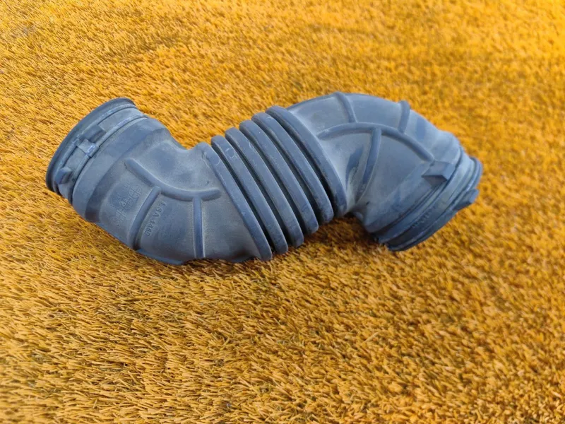 Патрубок воздушного фильтра