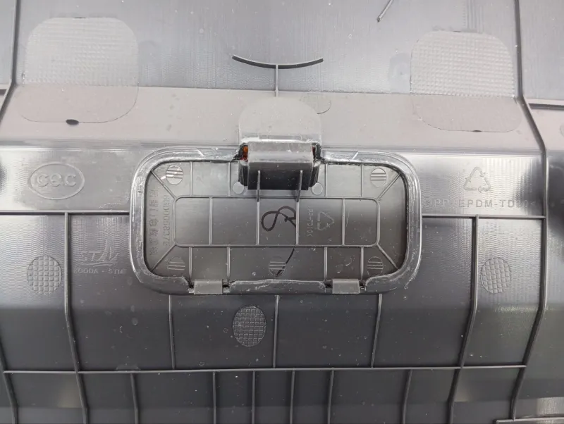 Обшивка двери багажника