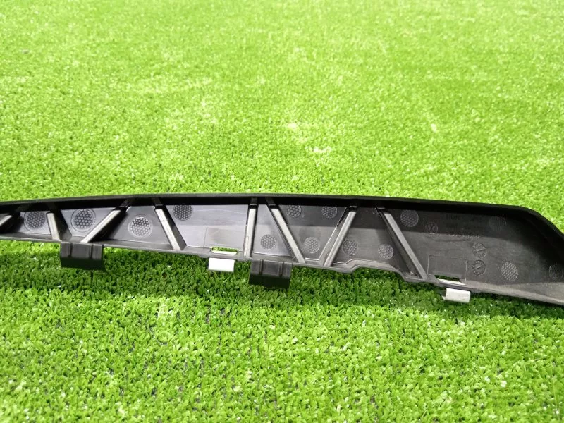 Кронштейн уплотнителя двери