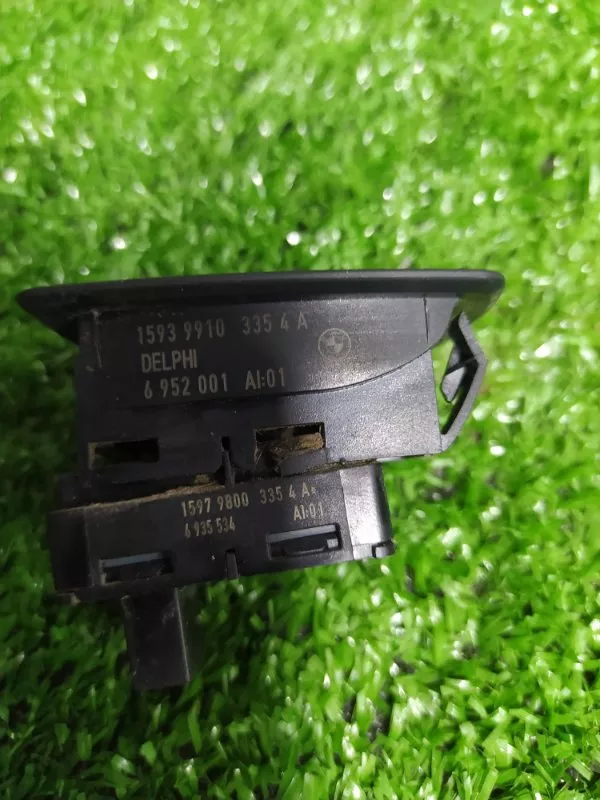 Кнопка стеклоподъемника