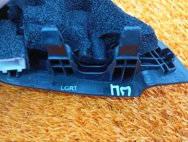 Уголок двери