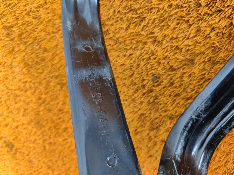 Крепление топливного бака