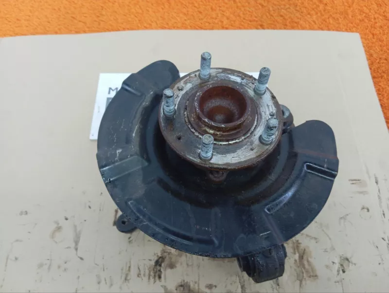 Кулак поворотный