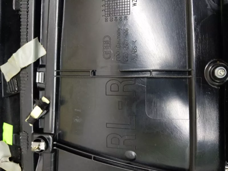 Обшивка двери Audi A4 2005 8E1867106В B6, передняя правая