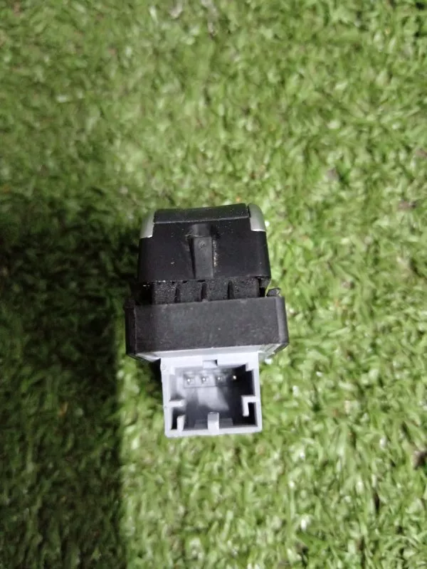 Кнопка стеклоподъемника