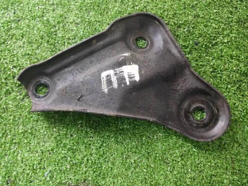 Крепление балки подвески