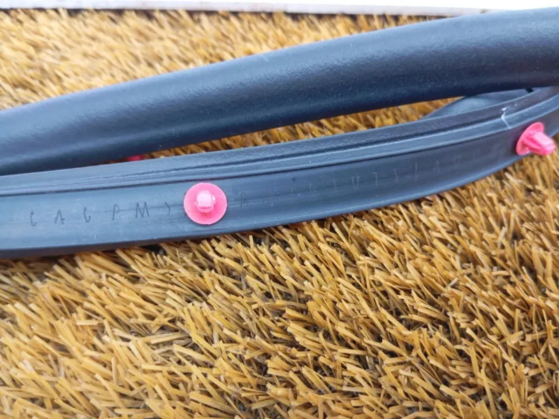 Уплотнитель двери