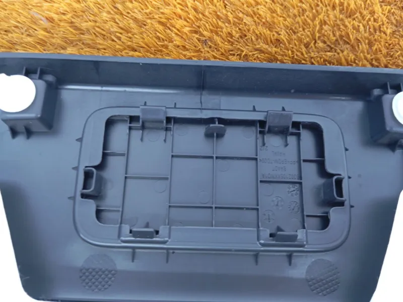 Обшивка двери багажника