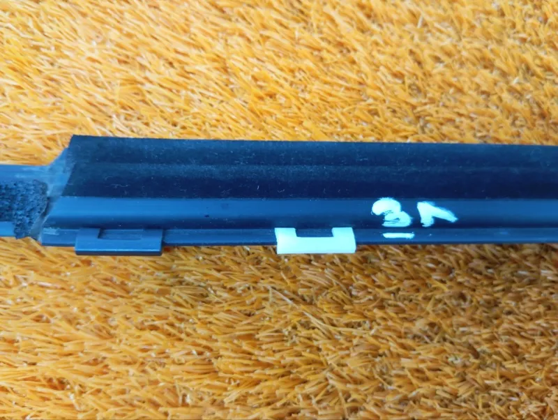 Молдинг стекла