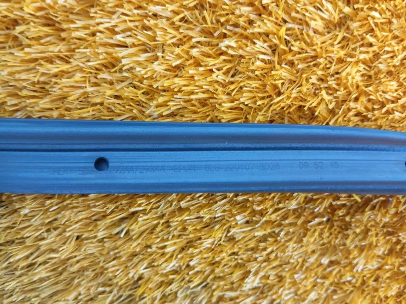 Уплотнитель двери