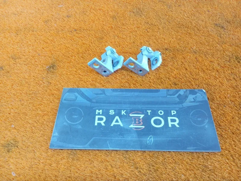 Петля двери