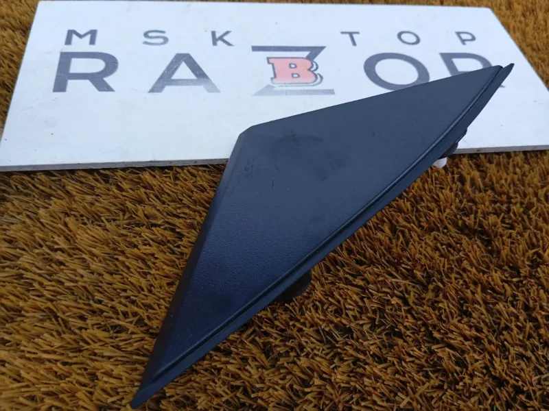 Уголок двери