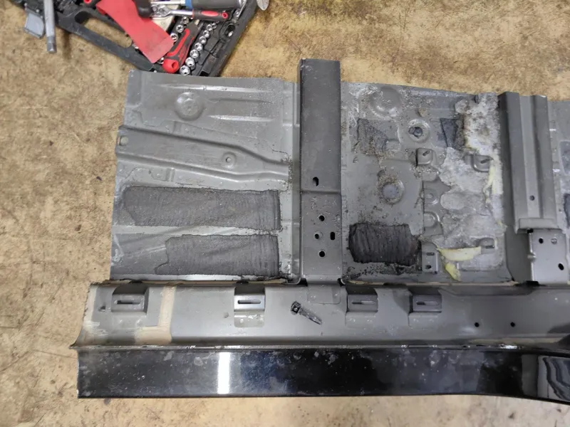 Порог с центральной стойкой