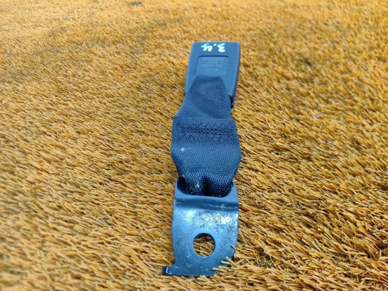 Ответная часть ремня безопасности