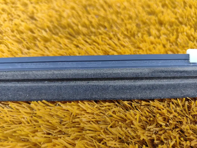 Уплотнитель стекла двери