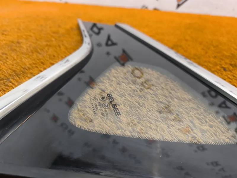 Форточка задняя