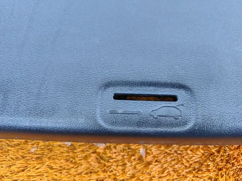 Обшивка двери багажника