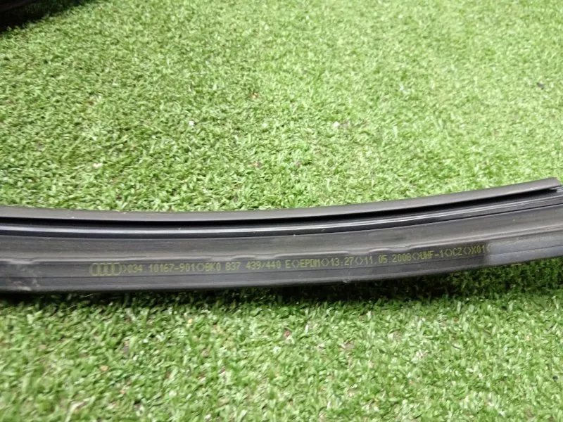 Уплотнитель стекла двери