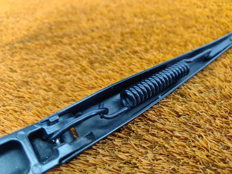 поводок стеклоочистителя