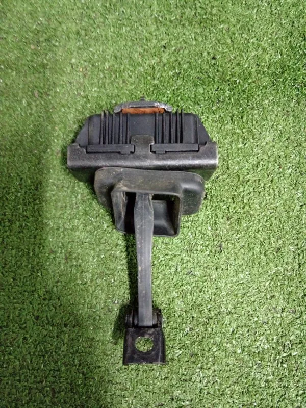 Ограничитель двери