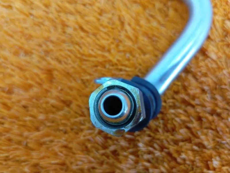 Трубка топливная