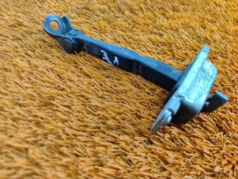 Ограничитель двери