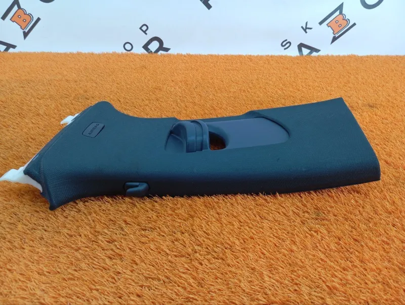 Обшивка центральной стойки